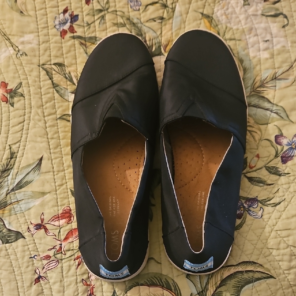 Toms Size 10 Slip-ons